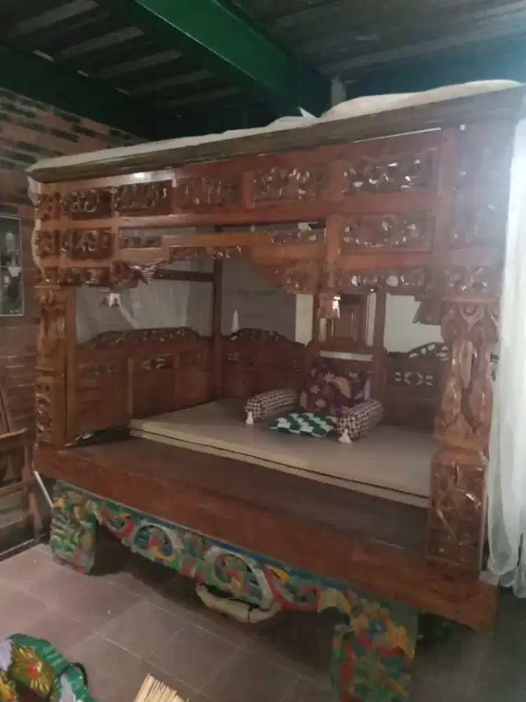 Dipan ukir kayu jati