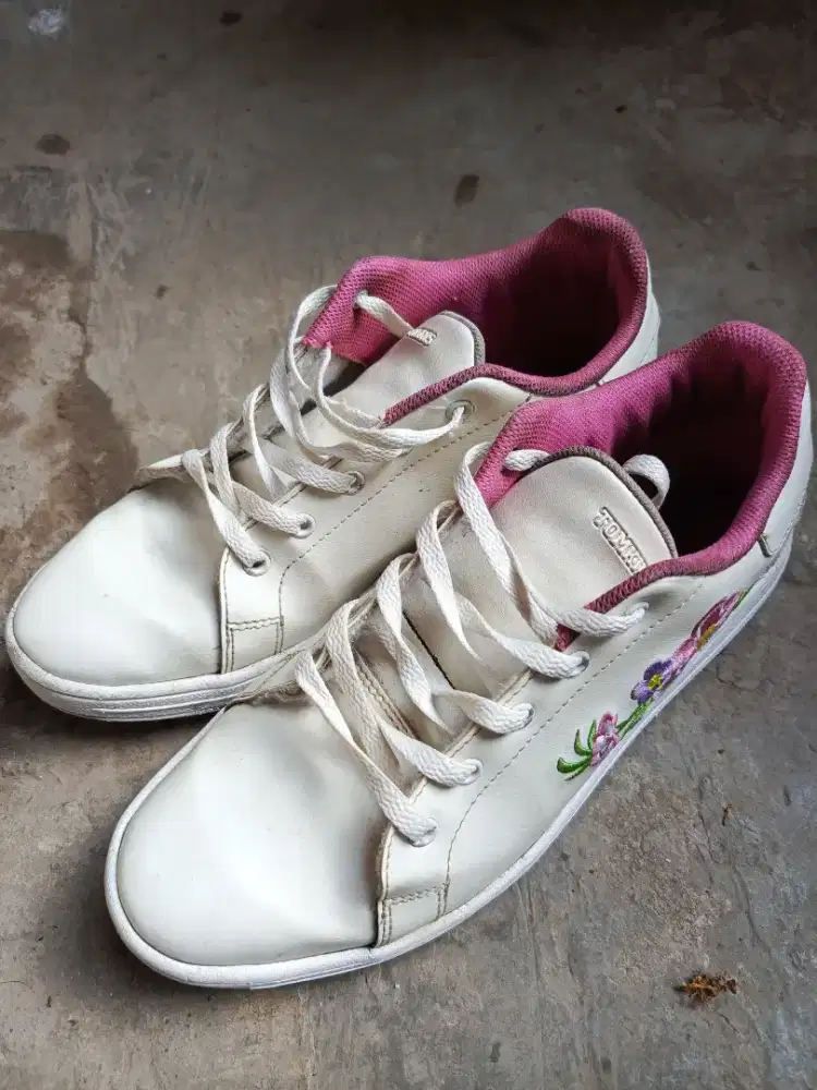 Sepatu Tomkins Ukuran 40