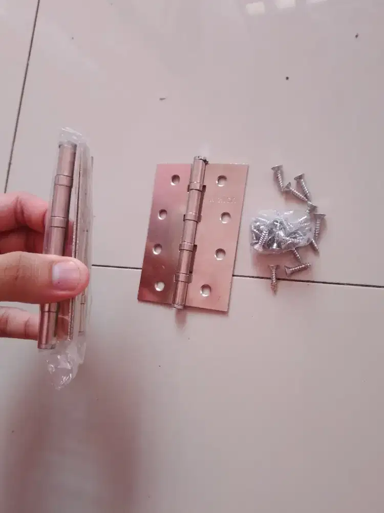 Engsel Pintu Besi Kokoh