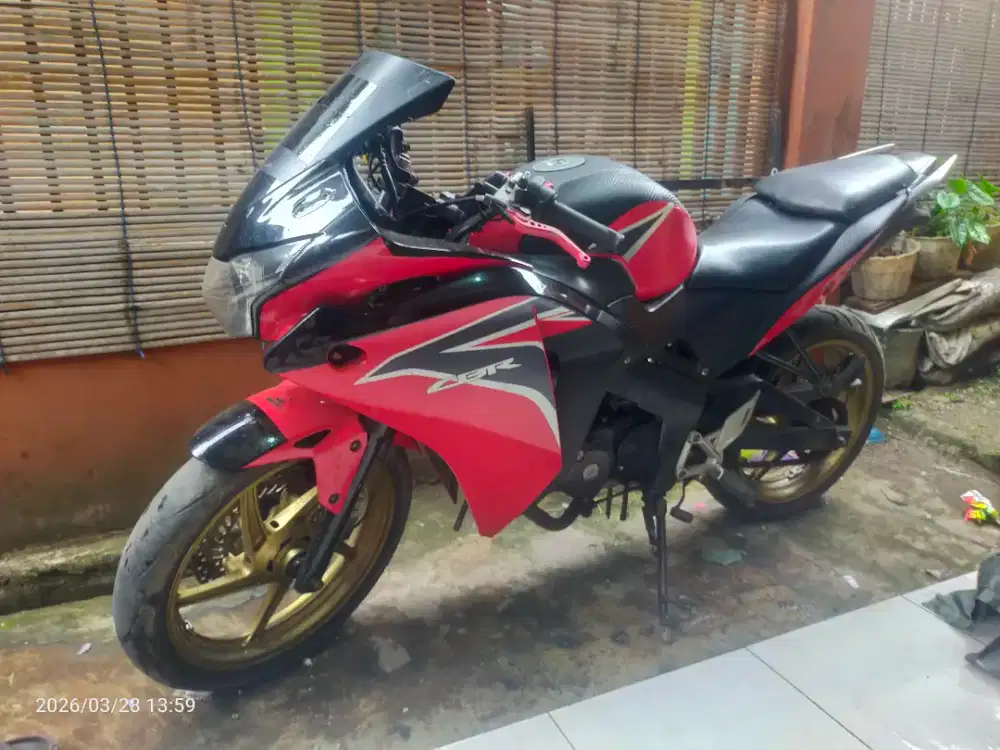 Cbr 250 r motor hobby murah