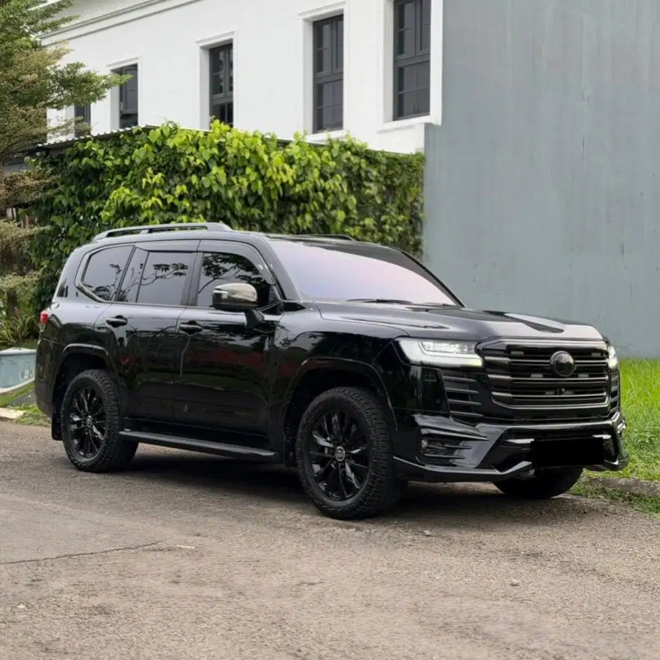 (CASH) Toyota Land Cruiser 300 VXR 4X4 2023