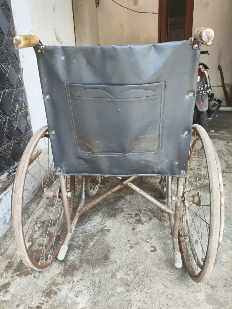 Kursi roda GEA medical