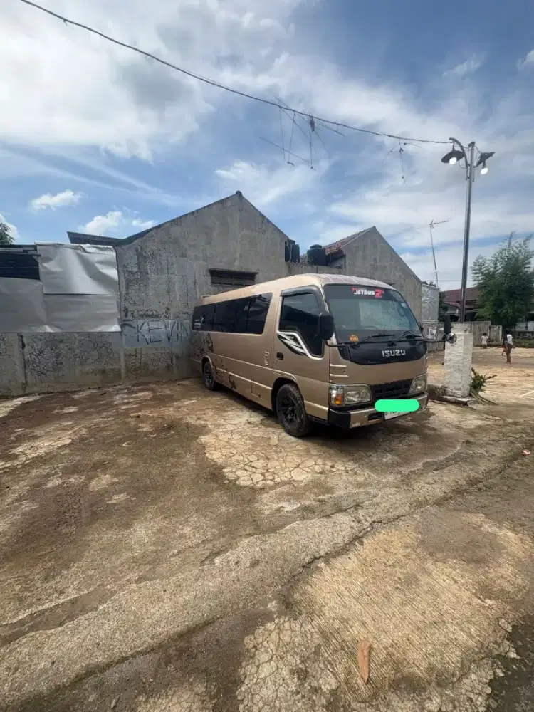 Isuzu Elf Long NKR 2012