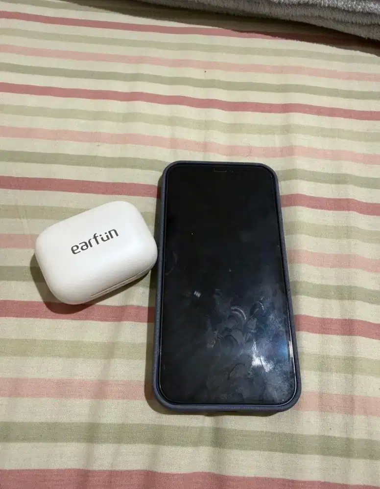 (Bisa nego) Iphone 12 (128Gb), Earfun air pro 4 & free aksesoris