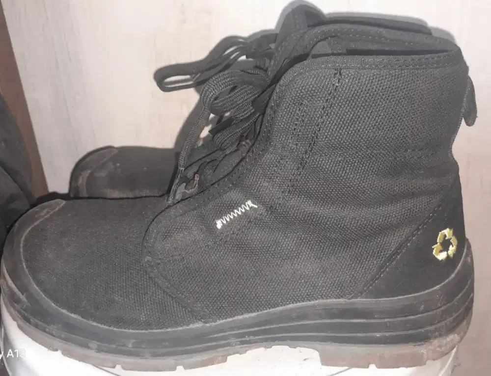 Sepatu Safety Jogger