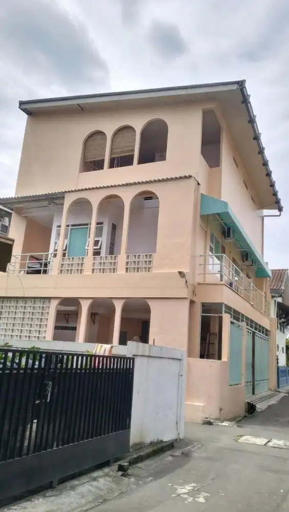 Dijual cepat Kost baru 3 lantai dipusat Antapani. Aktif, full