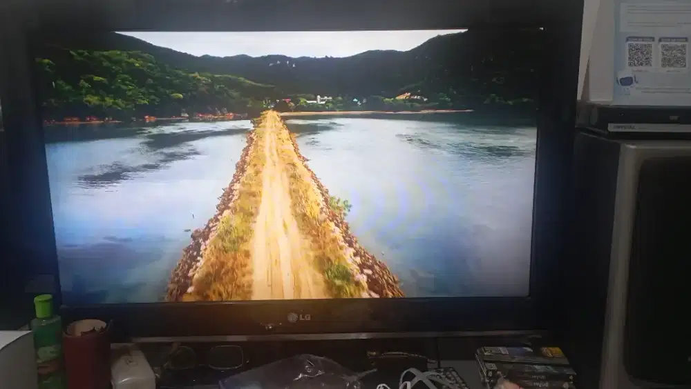 TV LG 32 Mulus & Jernih - Panel Awet, Suara Mantap! Harga boleh nego