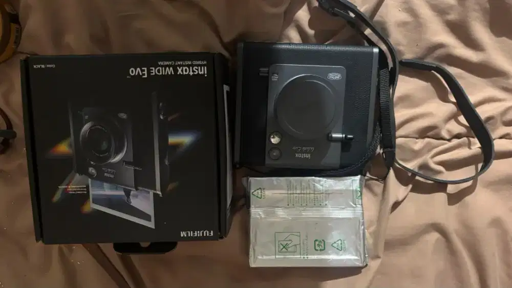 FUJIFILM INSTAX WIDE EVO