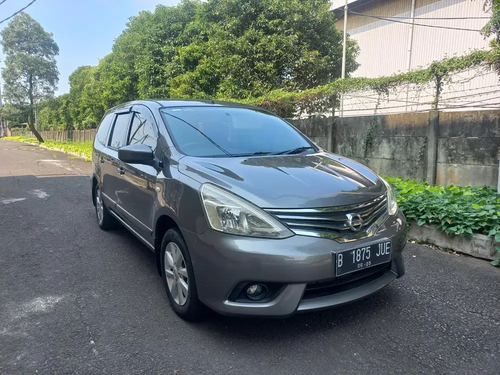 [MURAH] Nissan Livina XV AT 2015, Abu-abu