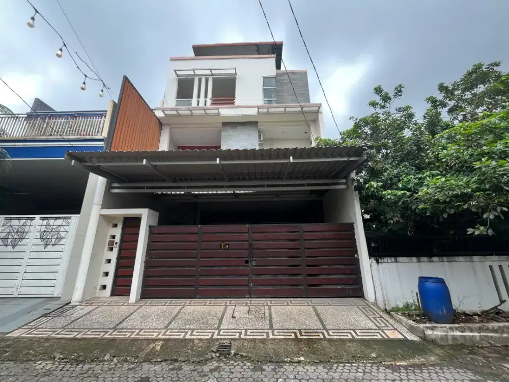 Dijual cepat rumah siap huni 3 lantai di Taman Royal 1 Tanggerang