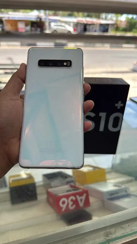 SAMSUNG S10+ RAM 8/128 FULLSET MULUS TERAWAT BAWAAN LAHIR SEHAT