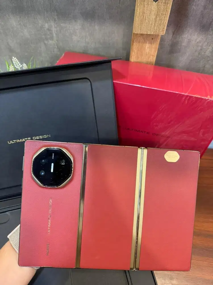 Huawei Mate XT Ultimate Red 16/1TB Garansi Resmi 27/01/2027 Lengkap