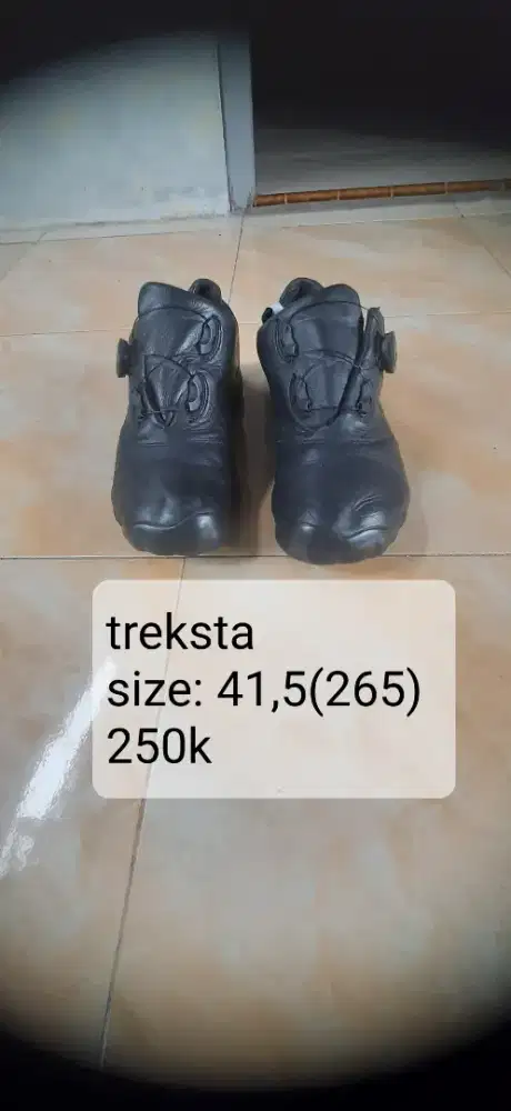 Sepatu kulit treksta