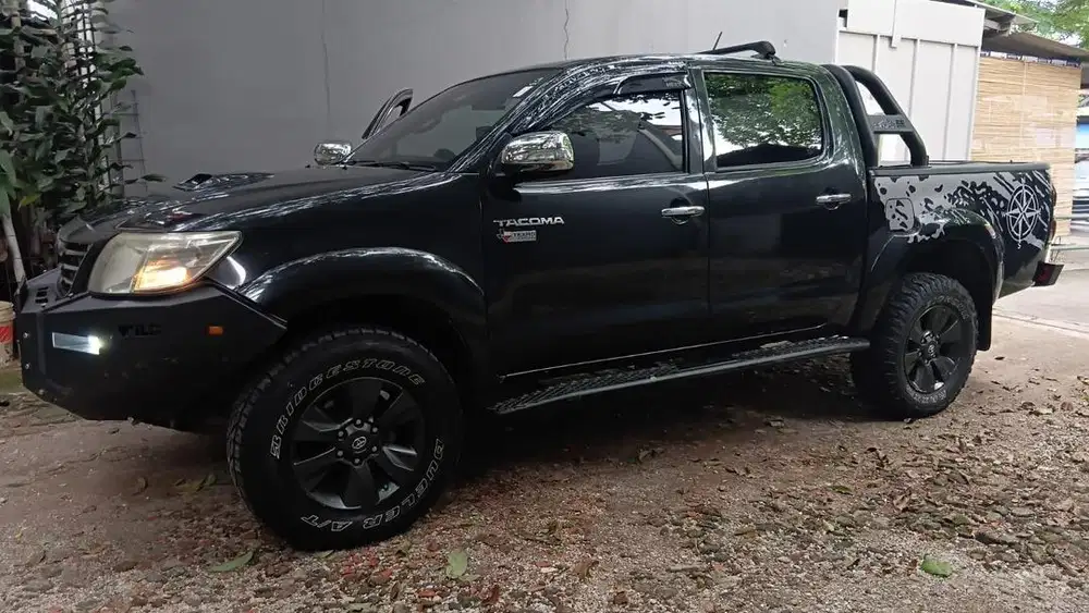 Toyota hilux double cabin 4x4  full option