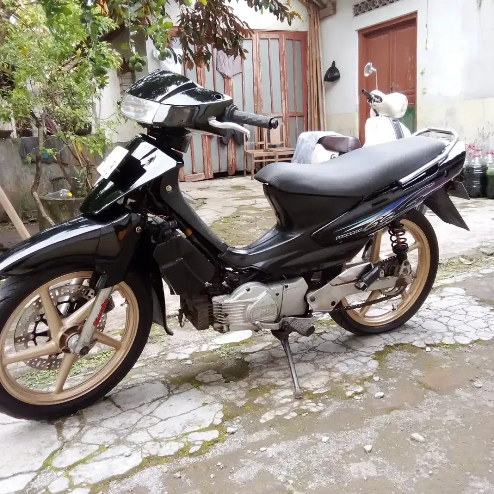 DIJUAL MOTOR  SUZUKI TORNADO TAHUN 1997