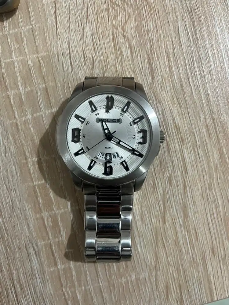 Jam tangan pria police