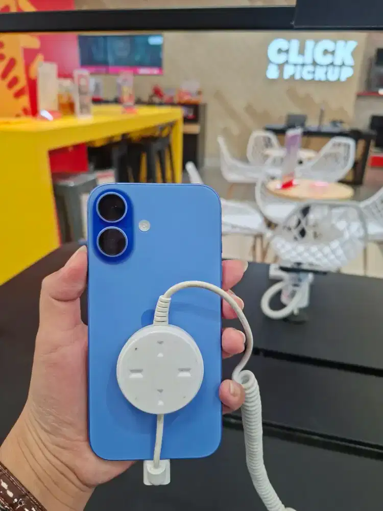 iPhone 16 // 128GB // Blue