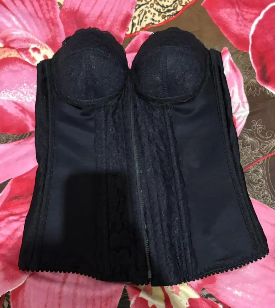 longtorso monalisa hitam