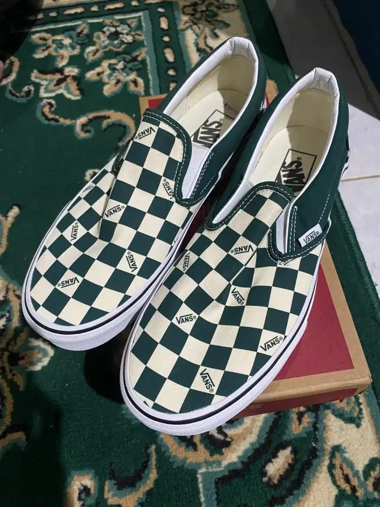 Sepatu Sneaker Vans Classic Slip On size 42 Unisex