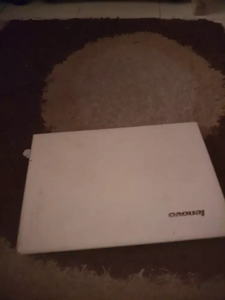 Laptop Lenovo i7 putih RAM 8 Hdd 1TB