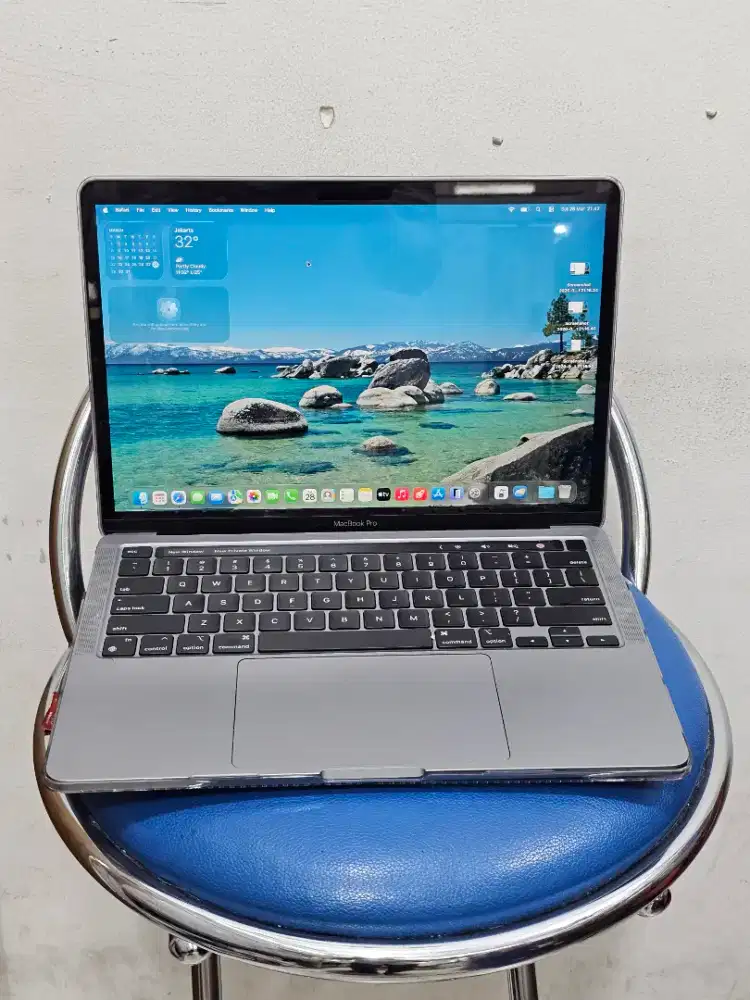 Macbook pro M2 13 inch 8/256