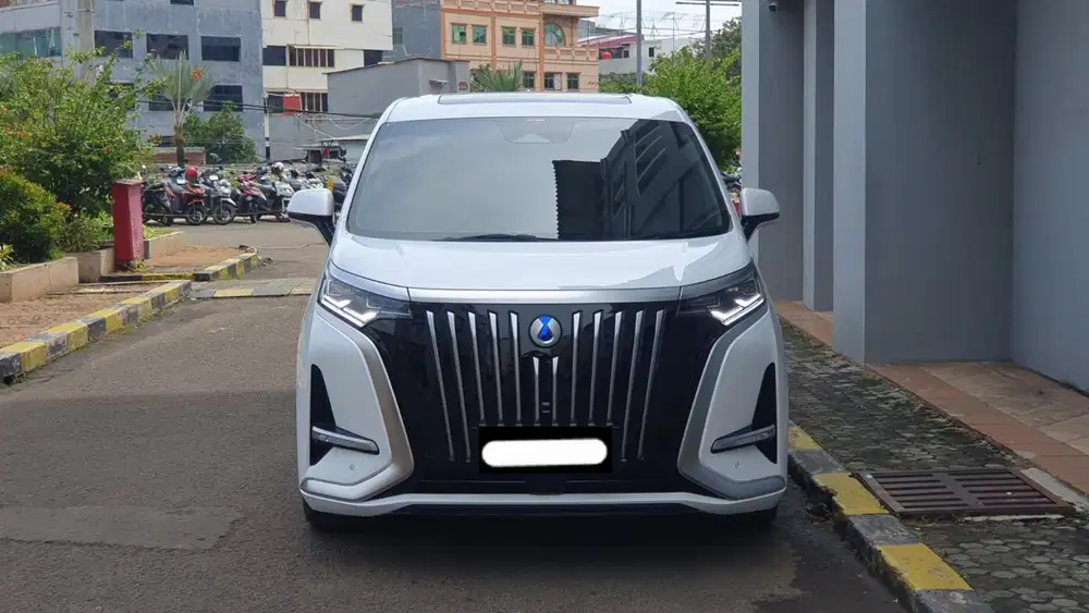 Km37 perak on going denza d9 elite fwd 2024 putih