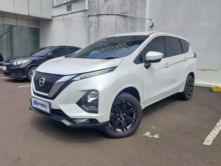 LOW DP Nissan Livina 1.5 EL Bensin-MT 2019 TYV