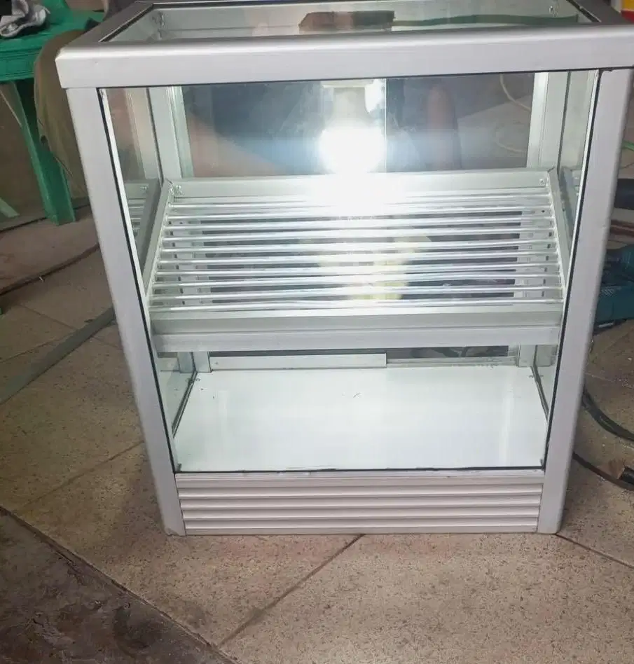 Etalase makanan, ayam, kentang dll