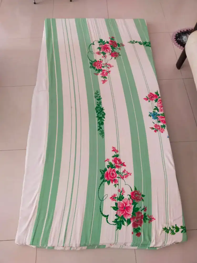 Kasur spon uk 200x100 tinggi 5cm masih bagus