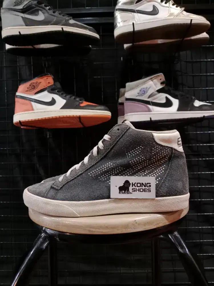 SEPATU EMPORIO ARMANI MID GREY