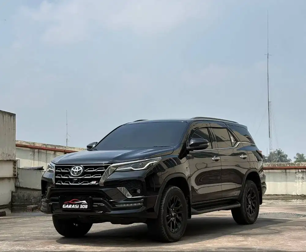 Toyota Fortuner 2.8 VRZ GR Sport 4x2 AT 2024 Warna Hitam KM 30 rb