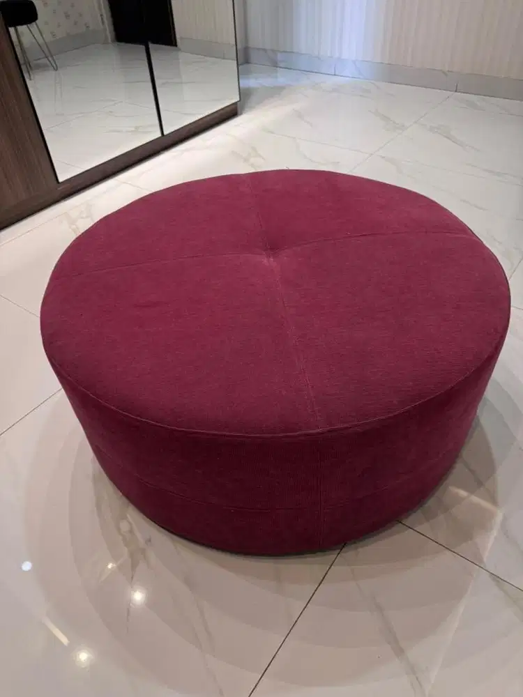 sofa bulat merah