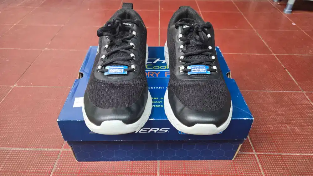 Sepatu Olah Raga Sketchers Hitam Original Ukuran 42,5