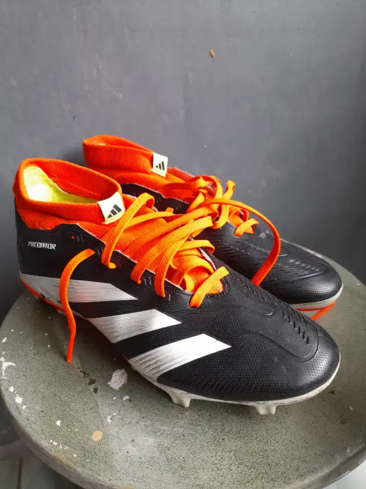Sepatu bola bekas adidas predator league