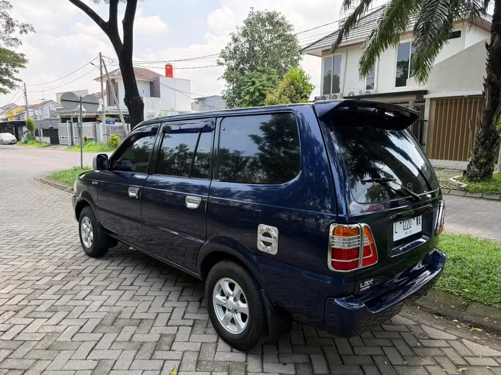 Kijang LGX 1,8 EFI bensin toyota tahun 2004