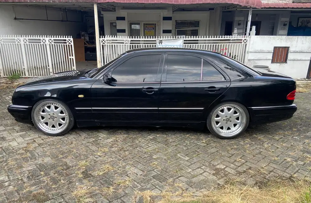 Mercedes-Benz E230 1997 Bensin