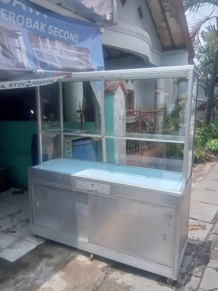 Etalase bekas warteg