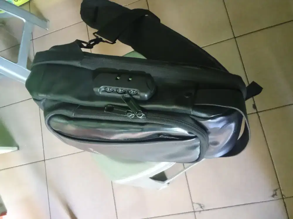 Murah ..tas slempang pria bahan tebal anti air