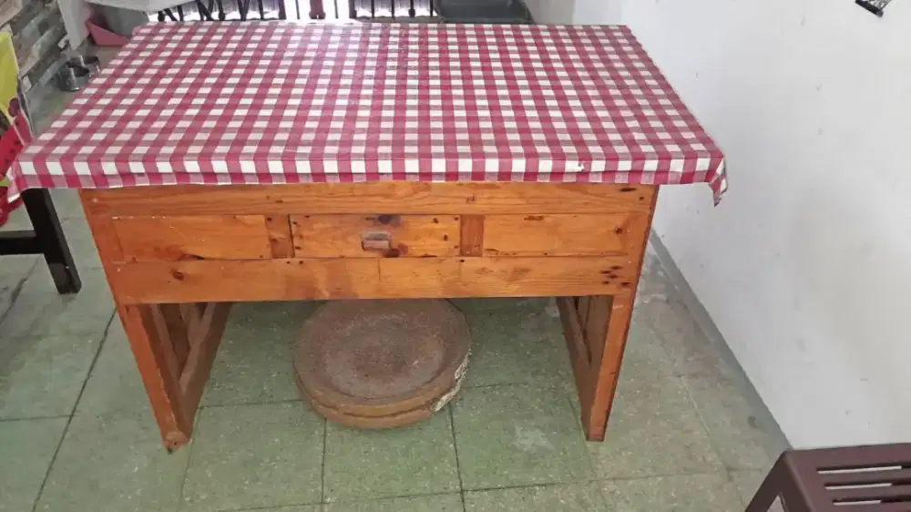 MEJA KAYU JATI BELANDA