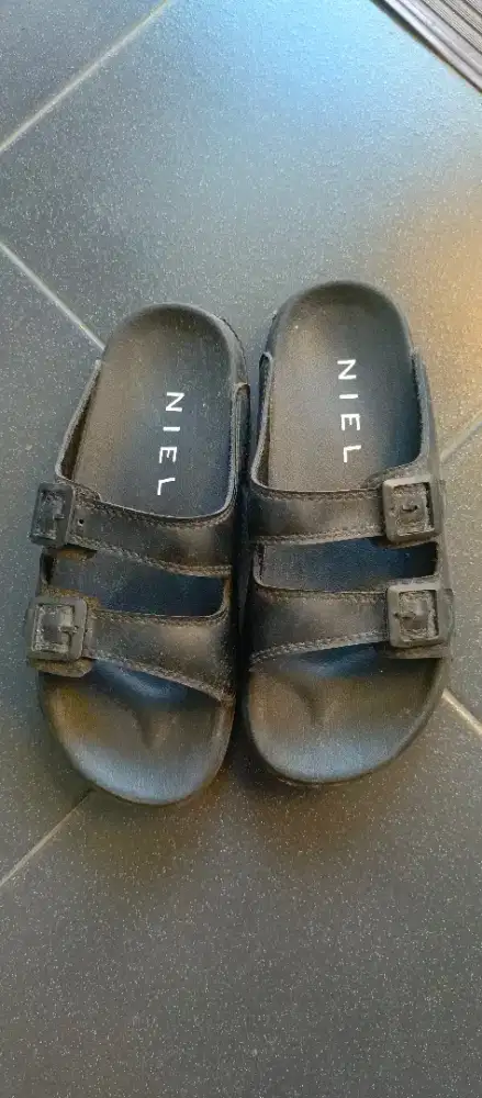 Sandal selop pria. Ukuran 36.masih bagus.