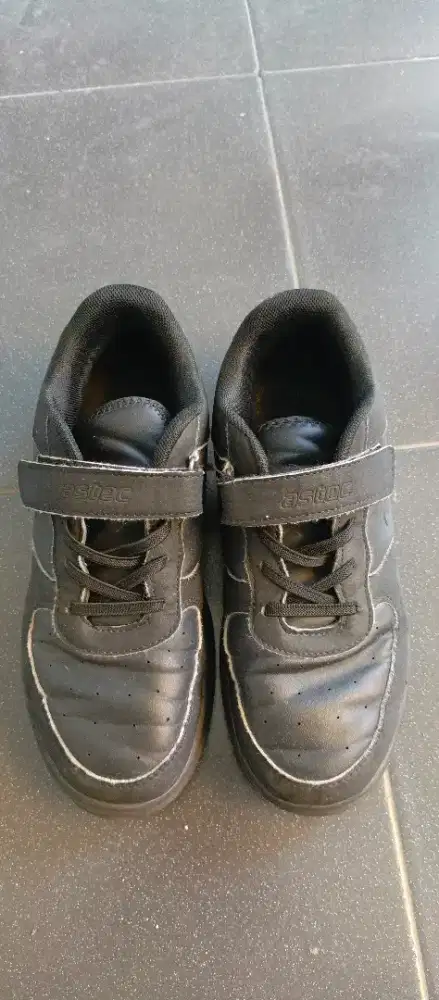 Sepatu anak. Model casual. Merk ASTEK. Ukuran 36-37. Masih bagus.