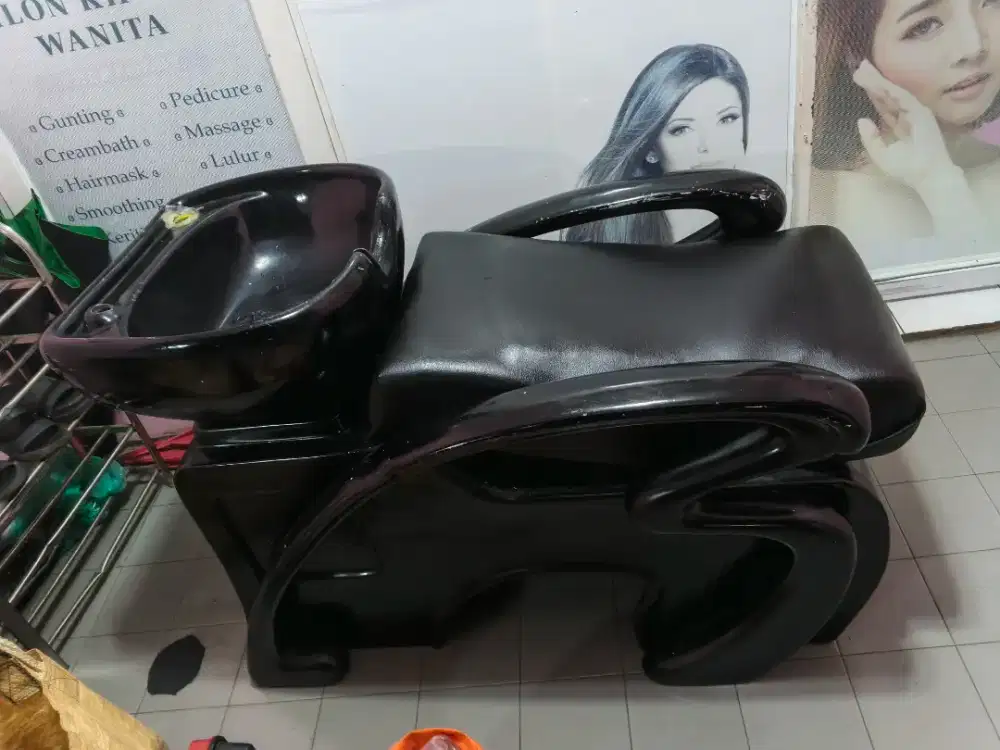 Dijual cepat kursi keramas salon