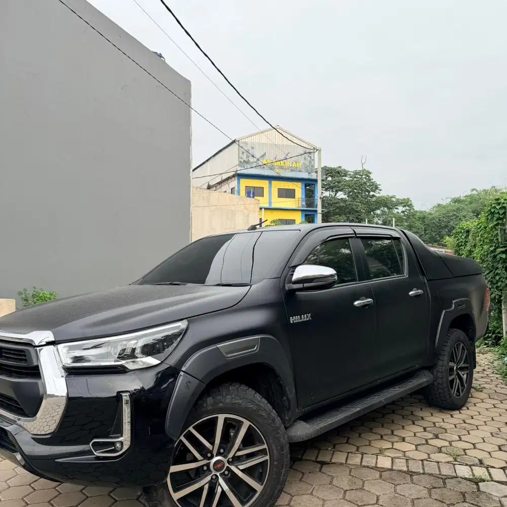 TOYOTA HILUX 2.4  V AT DOUBLE CABIN