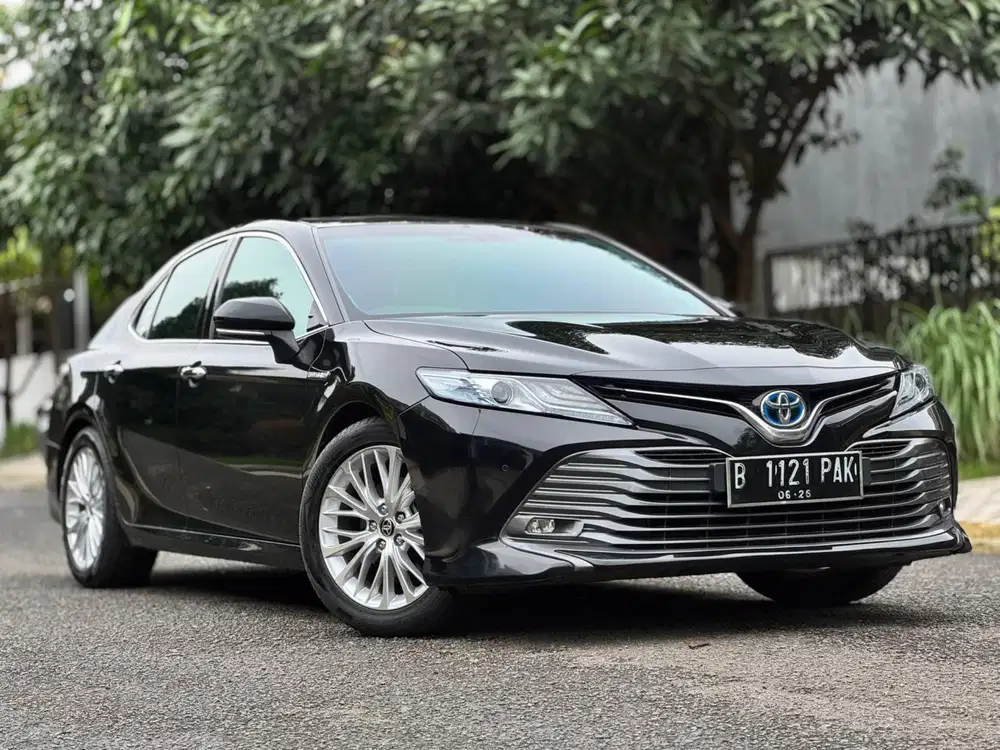 Toyota Camry 2.5 Hybrid 2021 Hitam