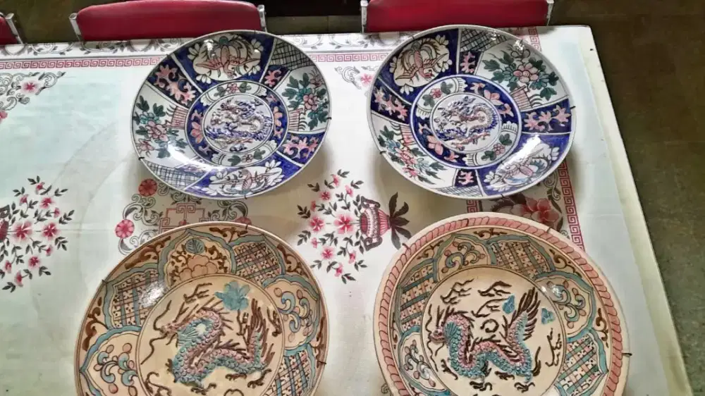 PIRING KERAMIK PAJANGAN ANTIK EMBOSS