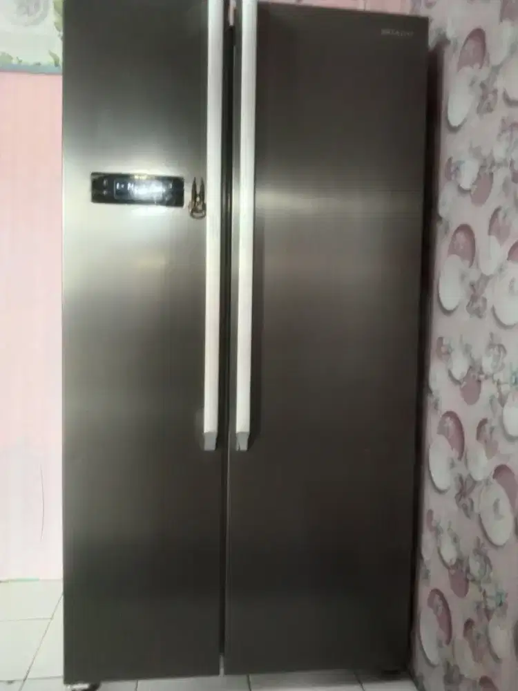 (Nego tipis )Dijual kulkas Sharp side by side inverter muat 563liter