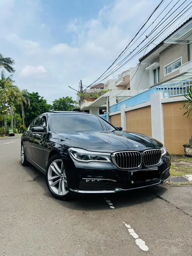 CASH MURAH BMW 730Li EXECUTIVE PANORAMIC SUNROOF 2000cc SUPER IRIT JOS