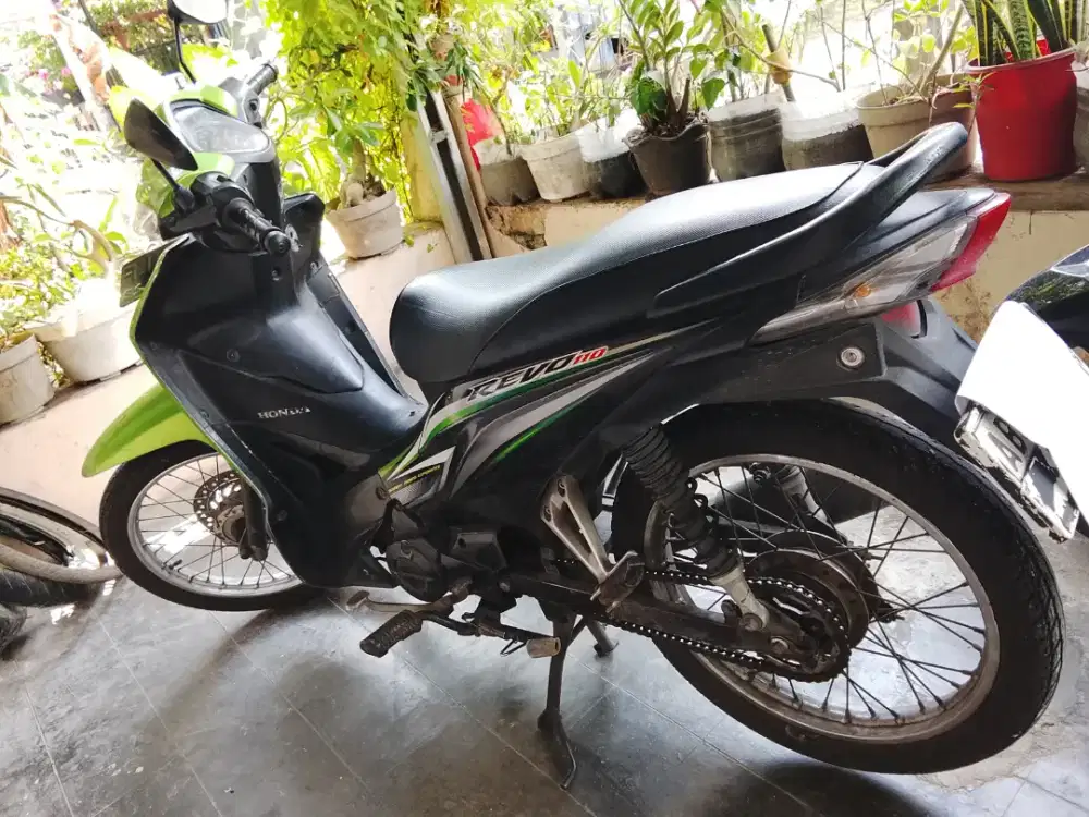 Honda Absolute Revo hijau