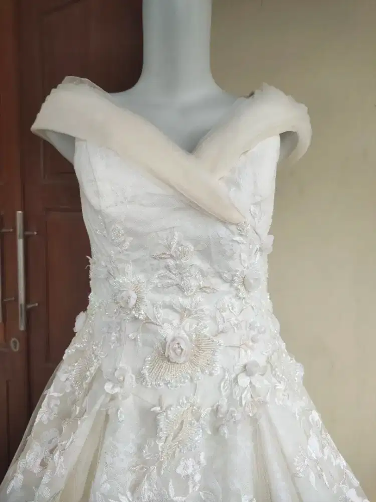 WEDDING DRESS PRELOVED
