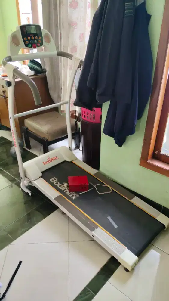 Treadmill Elektrik BodyMax second kondisi masih bagus